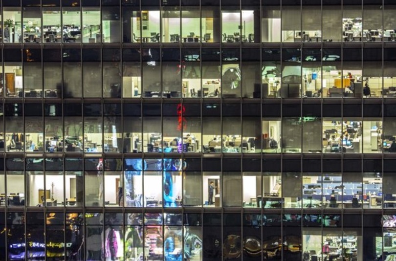 大韓商工会議所が2015年「第2回企業写真公募展」で大賞に選んだ「パパは夜勤中」。夜間にソウル中心部のオフィスビルを撮った（写真提供=大韓商工会議所）(c)MONEYTODAY