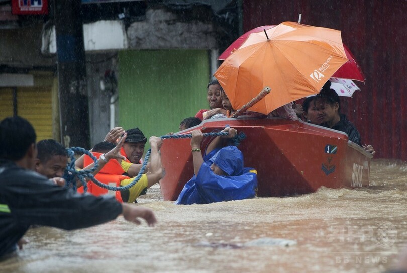 マニラで洪水、台風16号の豪雨で