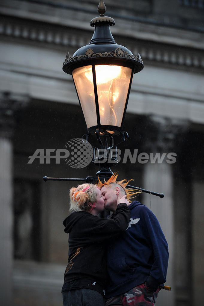 トラファルガー広場でサッチャー元首相への「抗議パーティー」