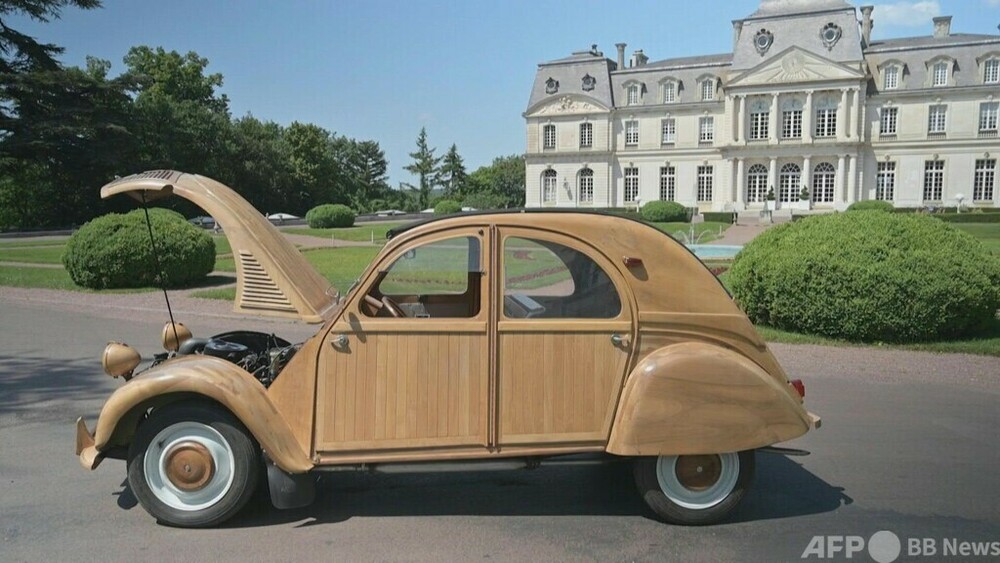 動画：木製のシトロエン「2CV」、3200万円で落札 写真1枚 国際ニュース：AFPBB News