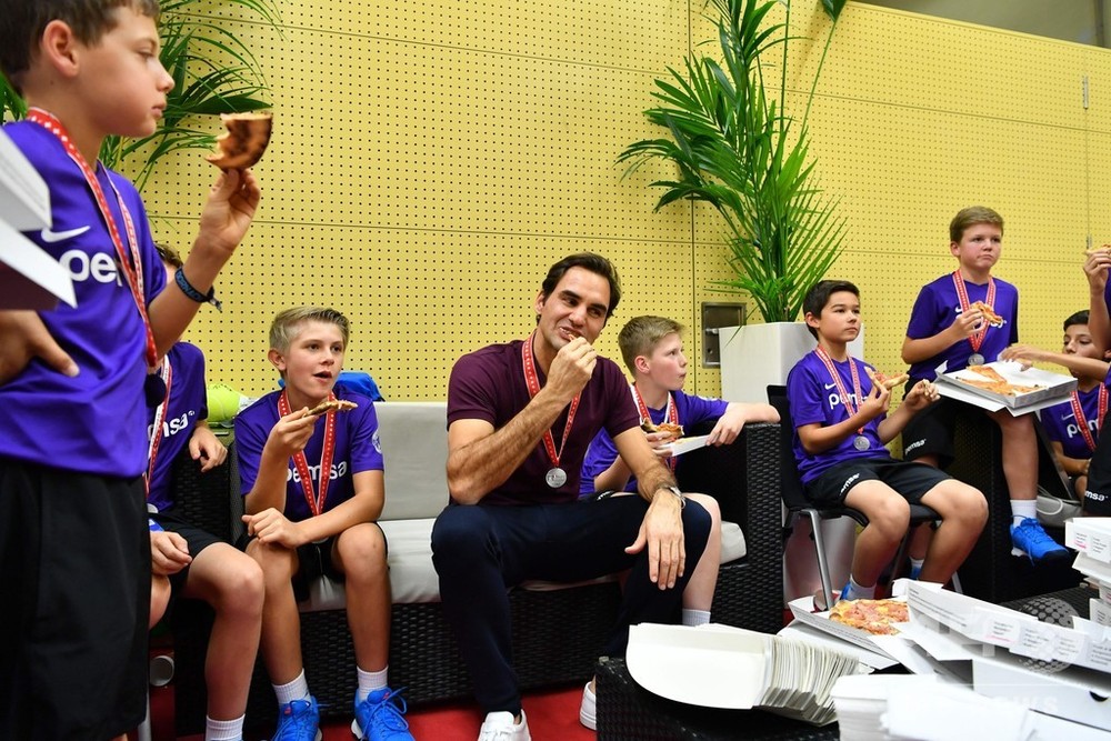 通算99勝目のフェデラー、恒例のピザで「夢のような一週間」祝う 写真8