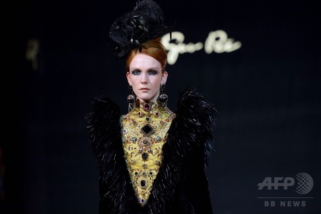 「グオ・ペイ」16/17年秋冬パリ・オートクチュール