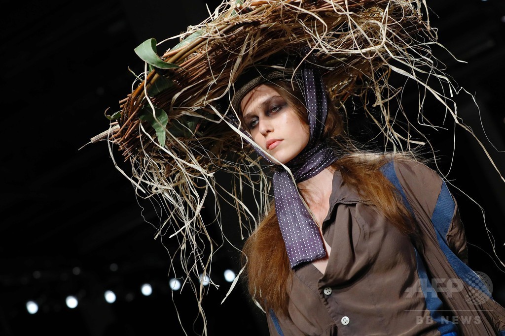 「アンドレアス・クロンターラー フォー ヴィヴィアン・ウエストウッド」17年春夏