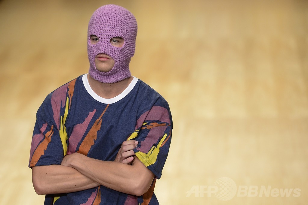 色とりどりのニットマスクに注目、「クリツィア ロブステリャ」15年春夏 080 バルセロナ