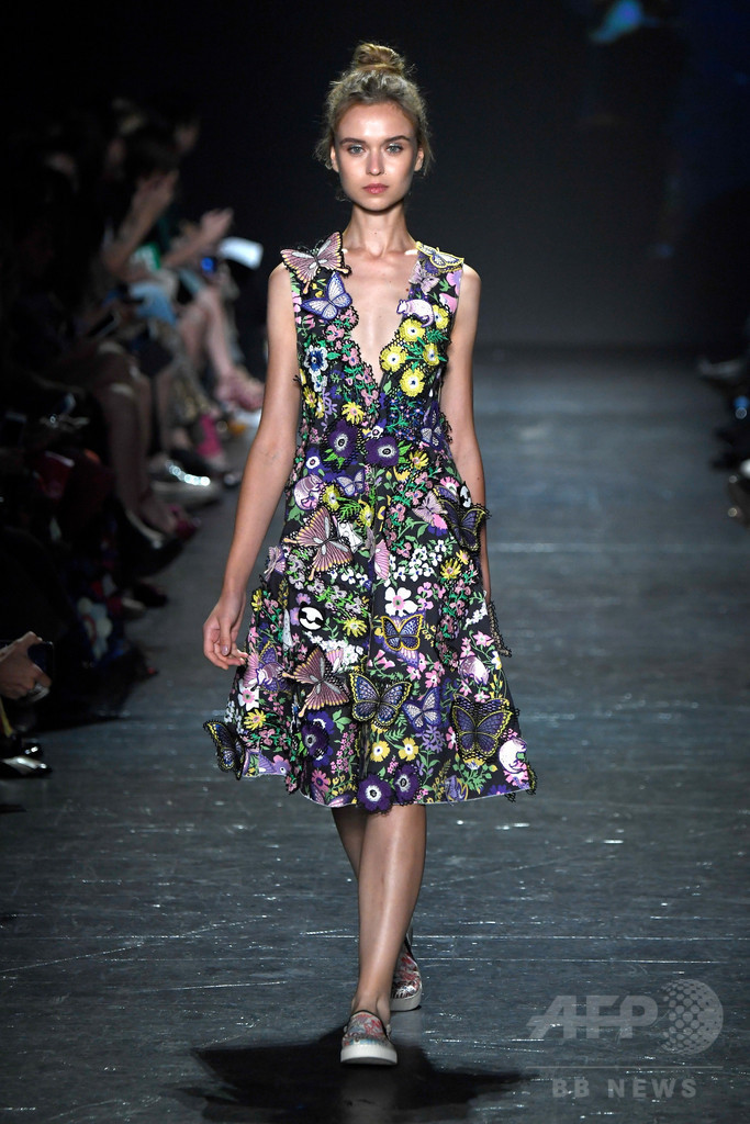 「ヴィヴィアン・タム」17年春夏