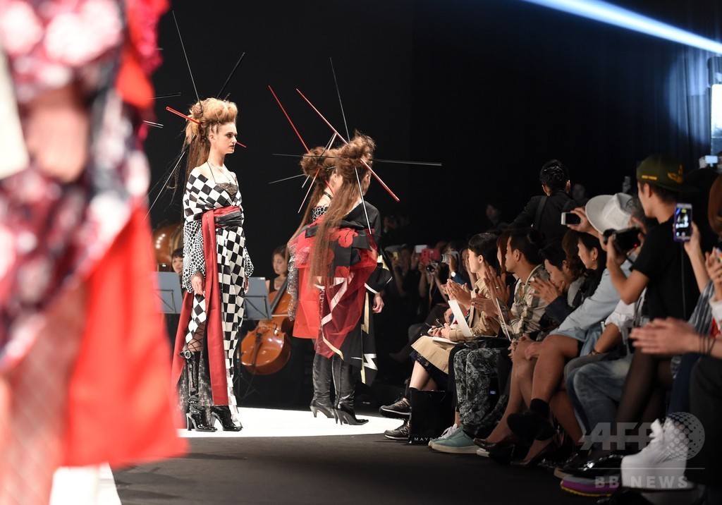 ロックをイメージした「着物」登場、Yoshikiデザイン 東京ファッションウィーク