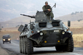イラク国境付近のトルコ南東部シルナク（Sirnak）県を巡回するトルコ軍（2007年10月27日撮影）。(c)AFP/MUSTAFA OZER