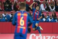 16-17スペイン1部リーグ第11節、セビージャFC対FCバルセロナ。得点を決めて喜ぶFCバルセロナのルイス・スアレス（2016年11月6日撮影）。(c)AFP/JORGE GUERRERO