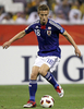 アジアカップ（Asian Cup）グループ、1次リーグB組日本対ヨルダン戦。ボールをキープする本田圭佑（Keisuke Honda、2011年1月9日撮影）。(c)AFP/MARWAN NAAMANI