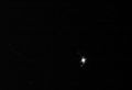 土星探査機カッシーニ（Cassini）が撮影した、地球と月の写真。明るい点が地球、その左下の更に小さな点が月（2013年7月19日撮影）。(c)AFP/NASA/JPL-Caltech/SSI