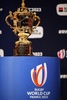 2023年ラグビーW杯フランス大会のプール組分け抽選会で披露された優勝トロフィーのウェブ・エリス・カップ（2020年12月14日撮影）。(c)FRANCK FIFE / AFP