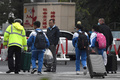 中国・内モンゴル自治区通遼の学校に戻った生徒ら。新カリキュラムに反対し、約1週間にわたって学校をボイコットした（2020年9月10日撮影）。(c)NOEL CELIS / AFP