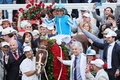 米国競馬のG1レース、第149回ケンタッキーダービー。優勝を喜ぶメイジ騎乗のハビエル・カステリャーノ騎手（2023年5月6日撮影）。(c)Andy Lyons/Getty Images/ AFP