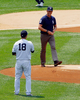 米大リーグ（MLB）、ニューヨーク・ヤンキース（New York Yankees）の黒田博樹（Hiroki Kuroda）は18日、トロント・ブルージェイズ（Toronto Blue Jays）戦に先発登板し、7回を投げ4安打無失点、5奪三振で今季9勝目を挙げた。

試合は7回に雨天コールドとなり、ヤンキースが6-0で勝利した。

始球式に登場したプロゴルファーのウェブ・シンプソン（Webb Simpson、右、2012年7月18日撮影）。(c)AFP/Getty Images/Jim McIsaac
