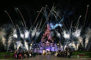 9歳女児とディズニーランドで「結婚式」、英国人男を起訴 仏