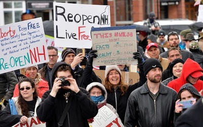 米各地でロックダウンへの抗議デモ、「対人距離の確保」守らず