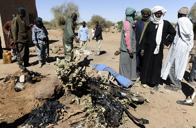 マリで初の自爆攻撃、首都では銃撃戦も