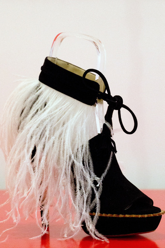 フランス靴の展覧会、150年の創造性の歴史が一堂に