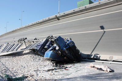 開通9か月の橋が崩落、1年間で6例目 中国