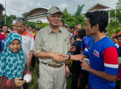 マレーシア首相が細菌感染、洪水被災地視察後に