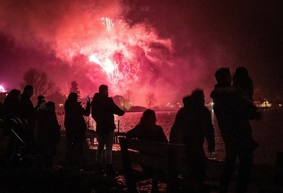 花火が顔面直撃し男性死亡 2人逮捕 オランダ