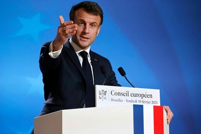 ウクライナへの戦闘機供与「数週間では不可能」 仏大統領