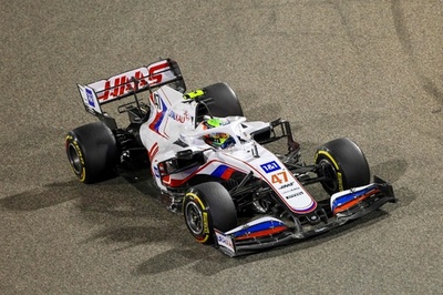 F1デビューのミック、父上回る完走も心境複雑