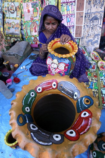コルカタで伝統工芸祭、全国から集まった職人が腕自慢