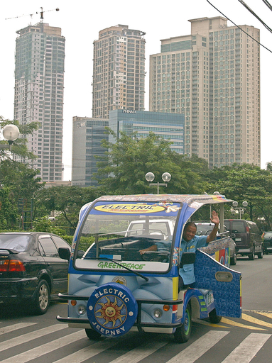 マニラで公共交通機関に電動ジープニー導入へ、大気汚染軽減が狙い