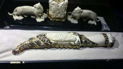 故カダフィ大佐の宝剣、闇市場での取引直前に押収 トルコ 