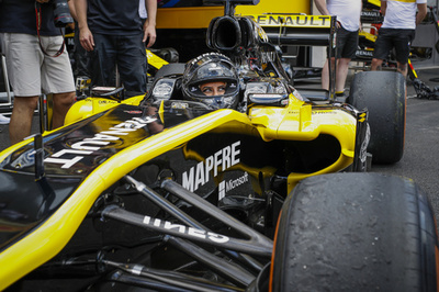 サウジ女性がフランスGPでF1マシン運転、本国での解禁祝う