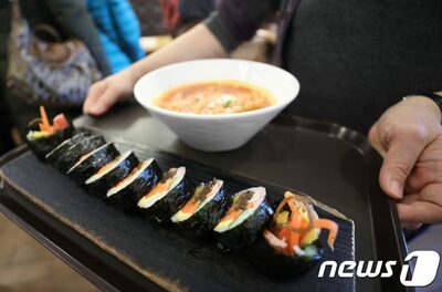 ラーメンを諦めかけた親子の食事代、そっと肩代わり…韓国男性に称賛の声