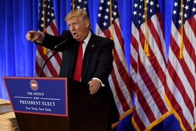 「トランプvsメディア戦争」の幕開け──報復と屈服か、ジャーナリスト魂の覚醒か