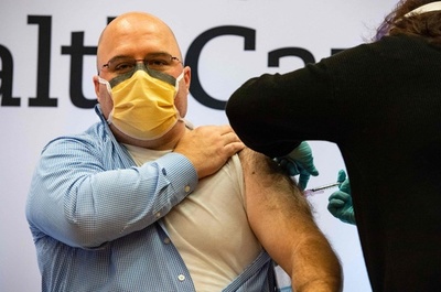 モデルナのコロナワクチン、米国で接種開始