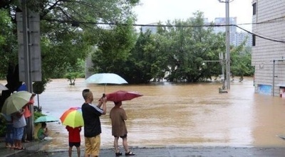 広西柳州で今夏5度目の洪水被害　住民は共同購入のゴムボートで避難