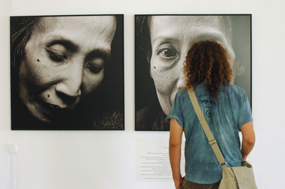 死期が迫った人間の生前と死後の肖像写真展