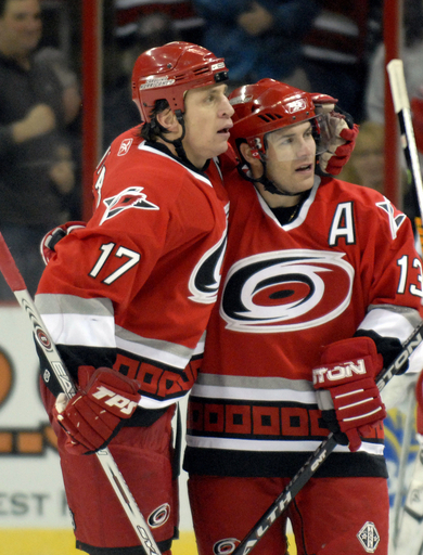 ＜06-07NHL＞ハリケーンズ キングスを降し29勝目 - 米国