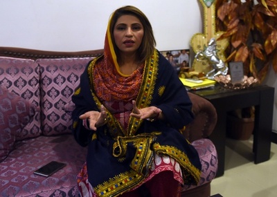 セクハラで激怒 女性議員が自殺示唆し猛抗議、パキスタンの州議会