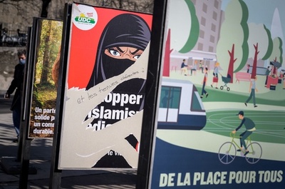 スイスで「ブルカ禁止」へ 僅差で可決 国民投票