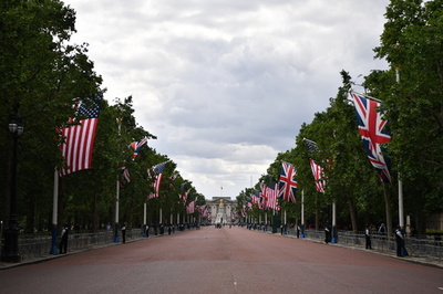 中国の産業スパイに警戒を 英米保安機関トップ