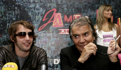 ジェイムス・ブラントのコンサートに著名デザイナーが登場