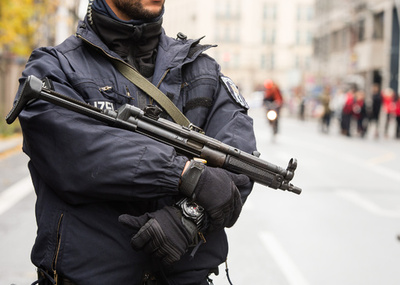 G20警備で応援の独警官一団、どんちゃん騒ぎで帰任 公然とセックスも