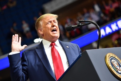 鳴り物入りの選挙集会が失敗 挽回迫られるトランプ氏