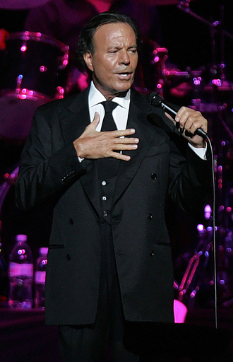 ワールドツアー中のフリオ・イグレシアス、チリで公演