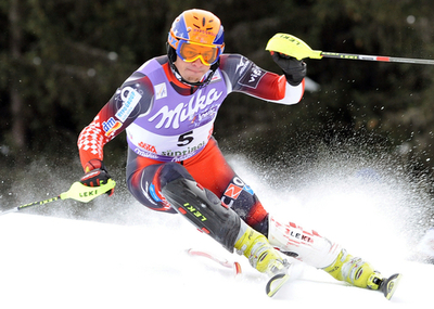 コステリッチ 男子回転第2戦でシーズン初優勝