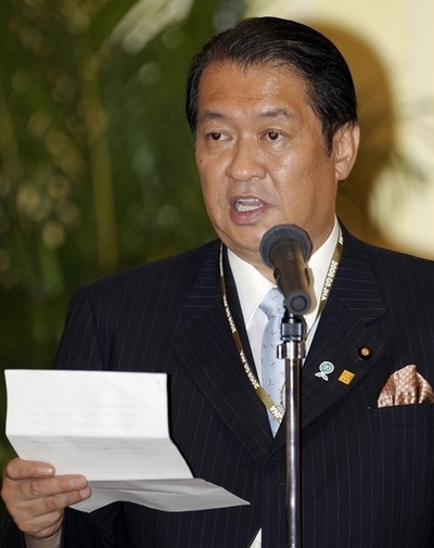 鳩山法相、朝日の「死に神」報道に不快感