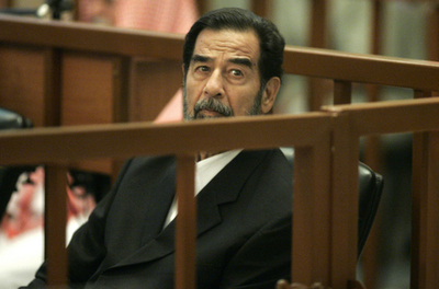 フセイン裁判再開、被告側証人の証言行われる - イラク