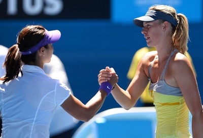 李がストレートでシャラポワ破り決勝進出、全豪オープン