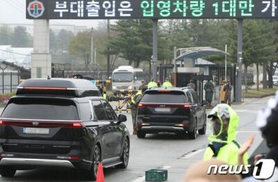 韓流トップグループのメンバー、ワゴン車で静かに入隊