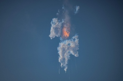 世界最大ロケット、試験飛行中に爆発 スペースXの「スターシップ」